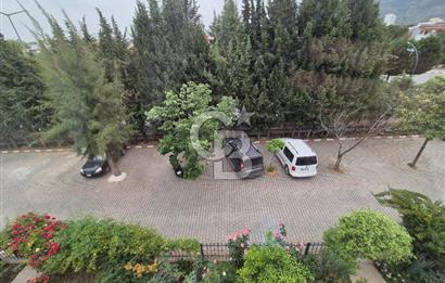 GÜZELYURT'TA SİTE İÇERİSİNDE BAHÇELİ TERASLI SATILIK TRİPLEKS