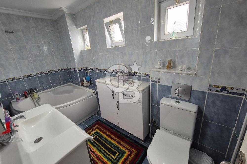 GÜZELYURT'TA SİTE İÇERİSİNDE BAHÇELİ TERASLI SATILIK TRİPLEKS