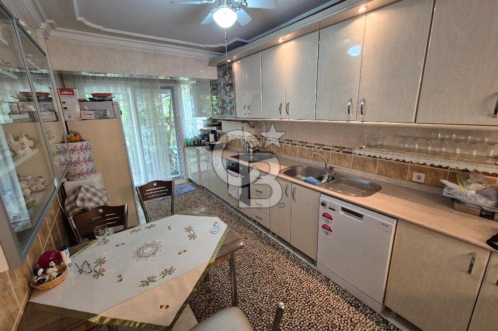 GÜZELYURT'TA SİTE İÇERİSİNDE BAHÇELİ TERASLI SATILIK TRİPLEKS