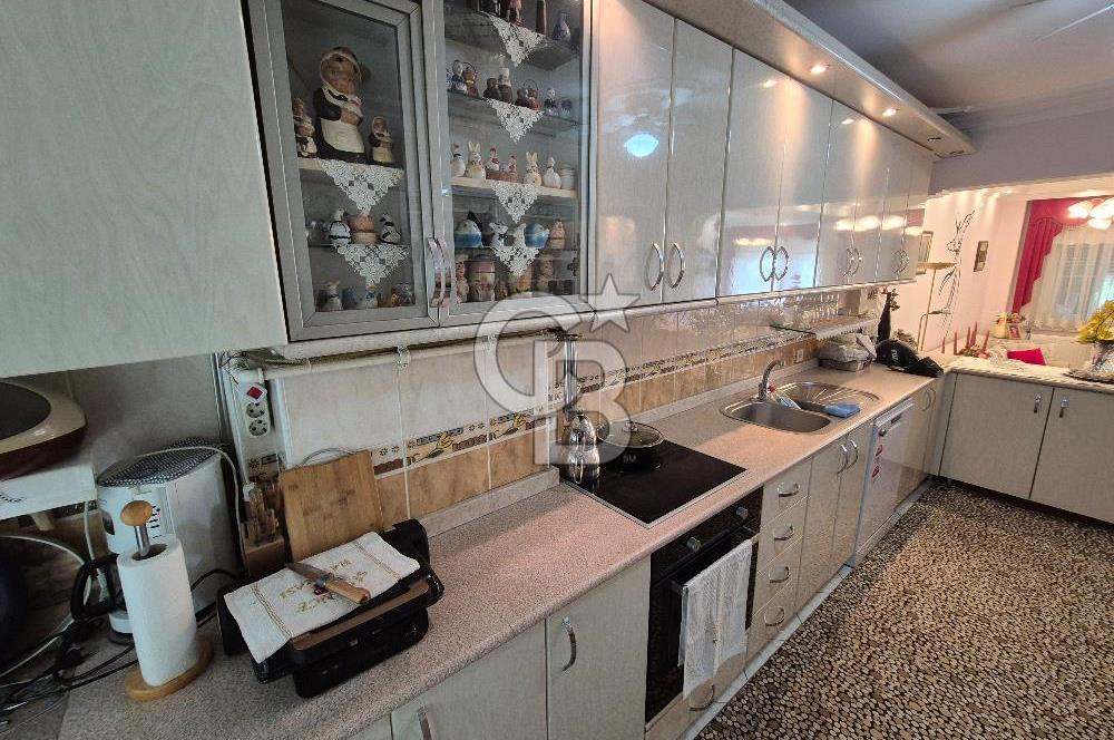 GÜZELYURT'TA SİTE İÇERİSİNDE BAHÇELİ TERASLI SATILIK TRİPLEKS