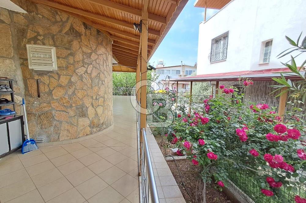 Akbük'te Sevilen Sitede Bahçeli,Deniz Manzaralı 3+1 Bakımlı Villa