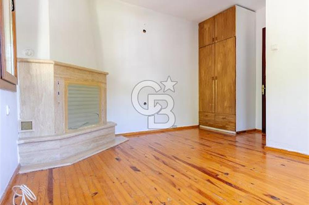 URLA İSKELE'DE DENİZE 50M MESAFEDE SATILIK FIRSAT VİLLA