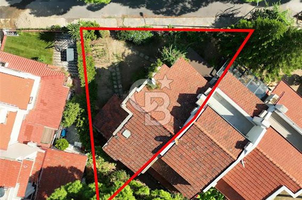 URLA İSKELE'DE DENİZE 50M MESAFEDE SATILIK FIRSAT VİLLA