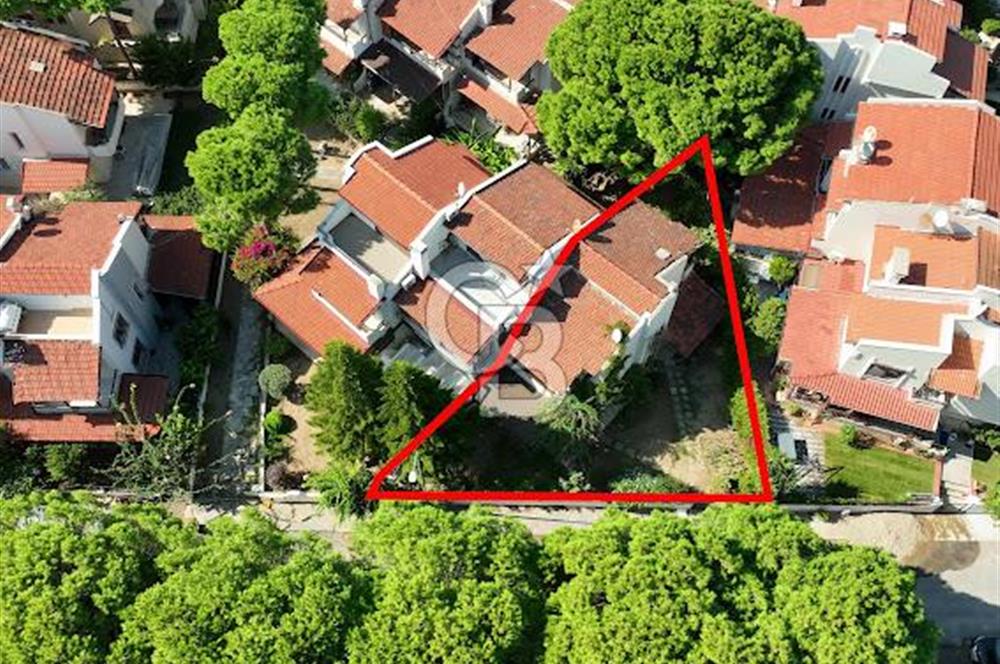 URLA İSKELE'DE DENİZE 50M MESAFEDE SATILIK FIRSAT VİLLA