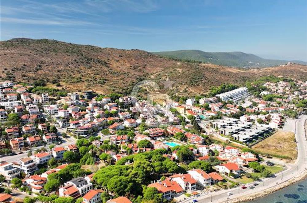 URLA İSKELE'DE DENİZE 50M MESAFEDE SATILIK FIRSAT VİLLA