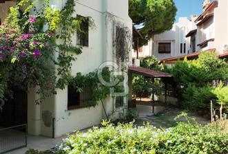 URLA İSKELE'DE DENİZE 50M MESAFEDE SATILIK FIRSAT VİLLA