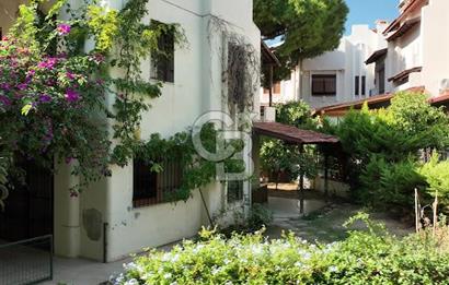 URLA İSKELE'DE DENİZE 50M MESAFEDE SATILIK FIRSAT VİLLA