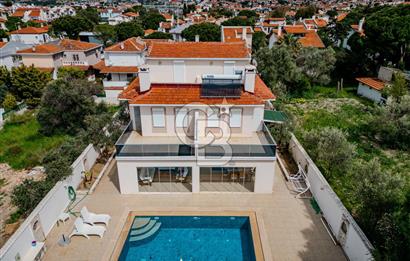 Çeşme Alaçatı' da Satılık Havuzlu Müstakil Villa 