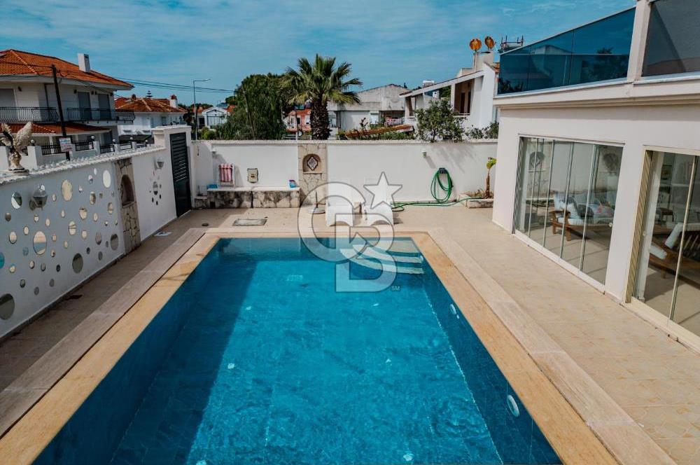 Çeşme Alaçatı' da Satılık Havuzlu Müstakil Villa 