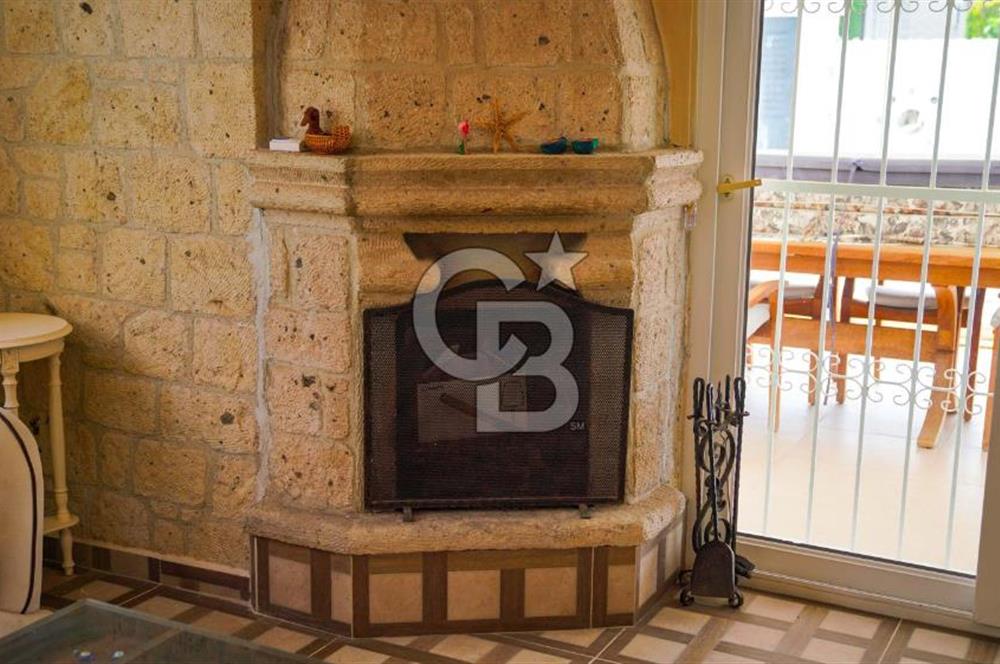 Çeşme Alaçatı' da Satılık Havuzlu Müstakil Villa 