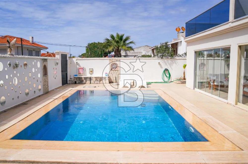 Çeşme Alaçatı' da Satılık Havuzlu Müstakil Villa 