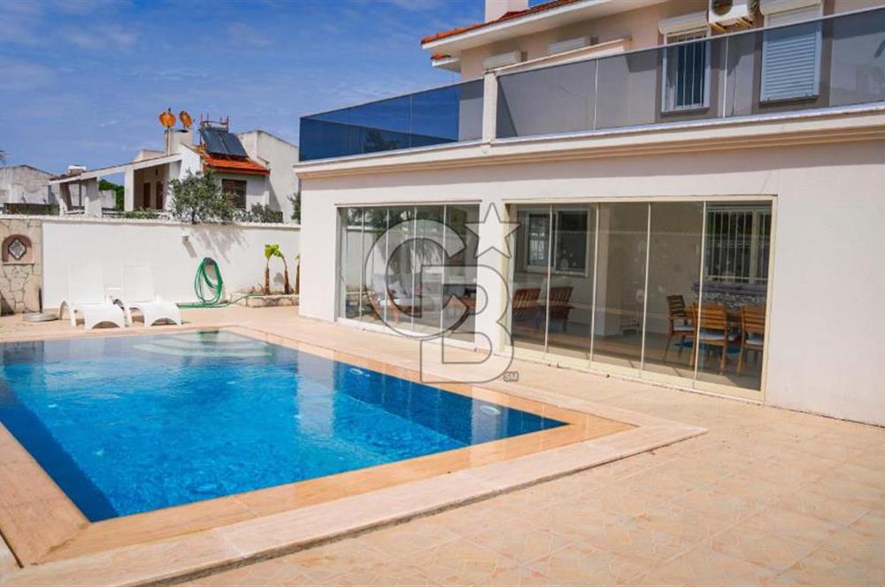 Çeşme Alaçatı' da Satılık Havuzlu Müstakil Villa 
