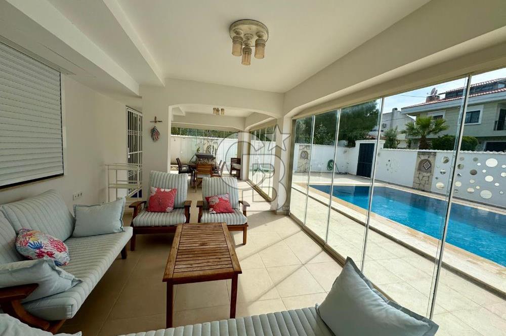 Çeşme Alaçatı' da Satılık Havuzlu Müstakil Villa 
