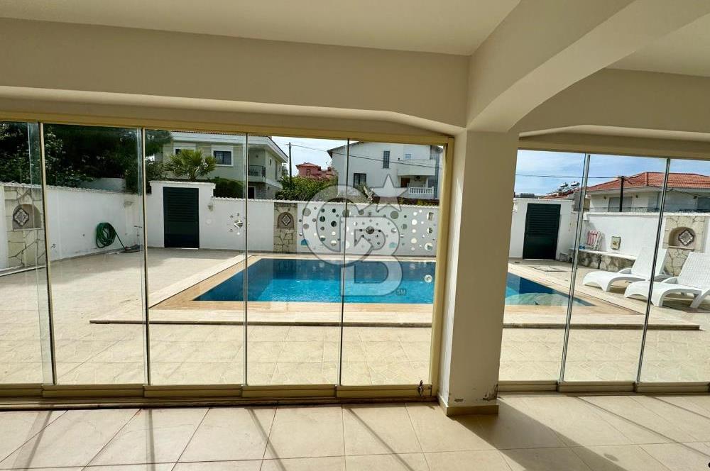 Çeşme Alaçatı' da Satılık Havuzlu Müstakil Villa 