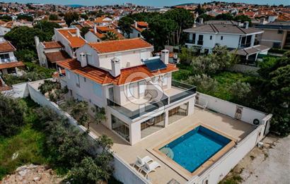 Çeşme Alaçatı' da Satılık Havuzlu Müstakil Villa 