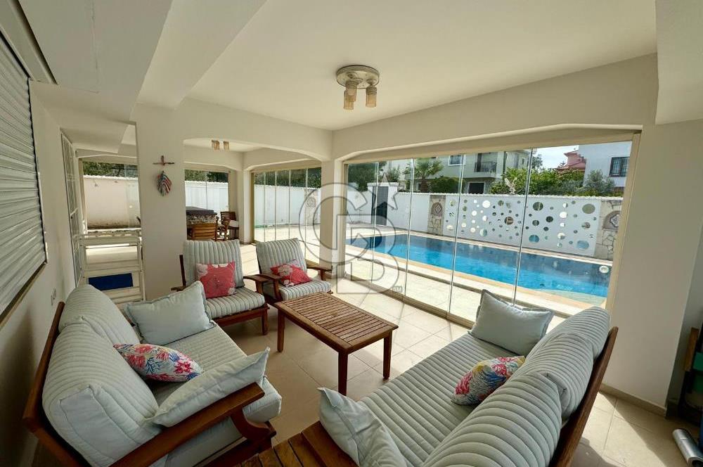 Çeşme Alaçatı' da Satılık Havuzlu Müstakil Villa 