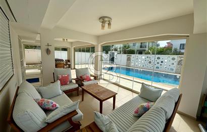 Çeşme Alaçatı' da Satılık Havuzlu Müstakil Villa 