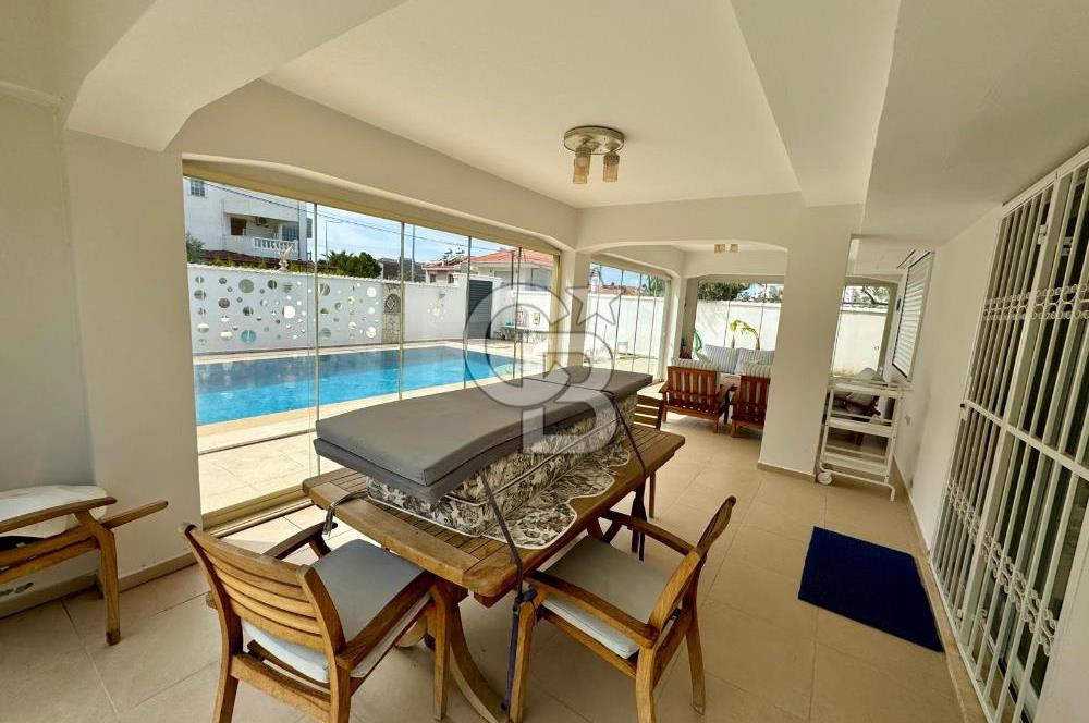 Çeşme Alaçatı' da Satılık Havuzlu Müstakil Villa 