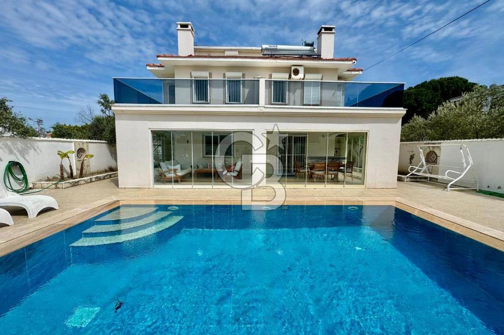 Çeşme Alaçatı' da Satılık Havuzlu Müstakil Villa 