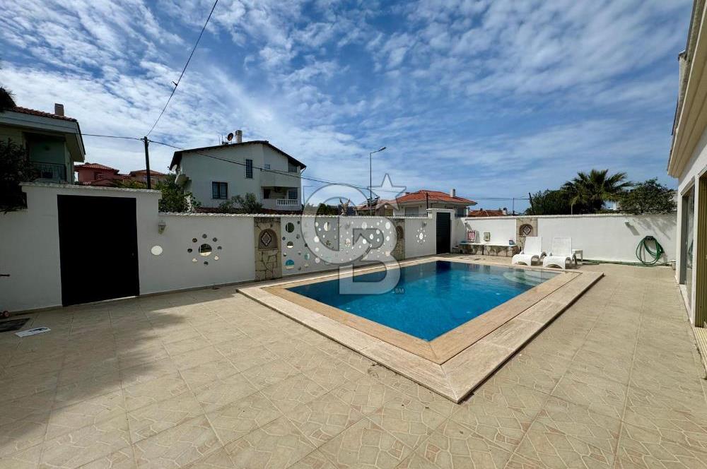 Çeşme Alaçatı' da Satılık Havuzlu Müstakil Villa 