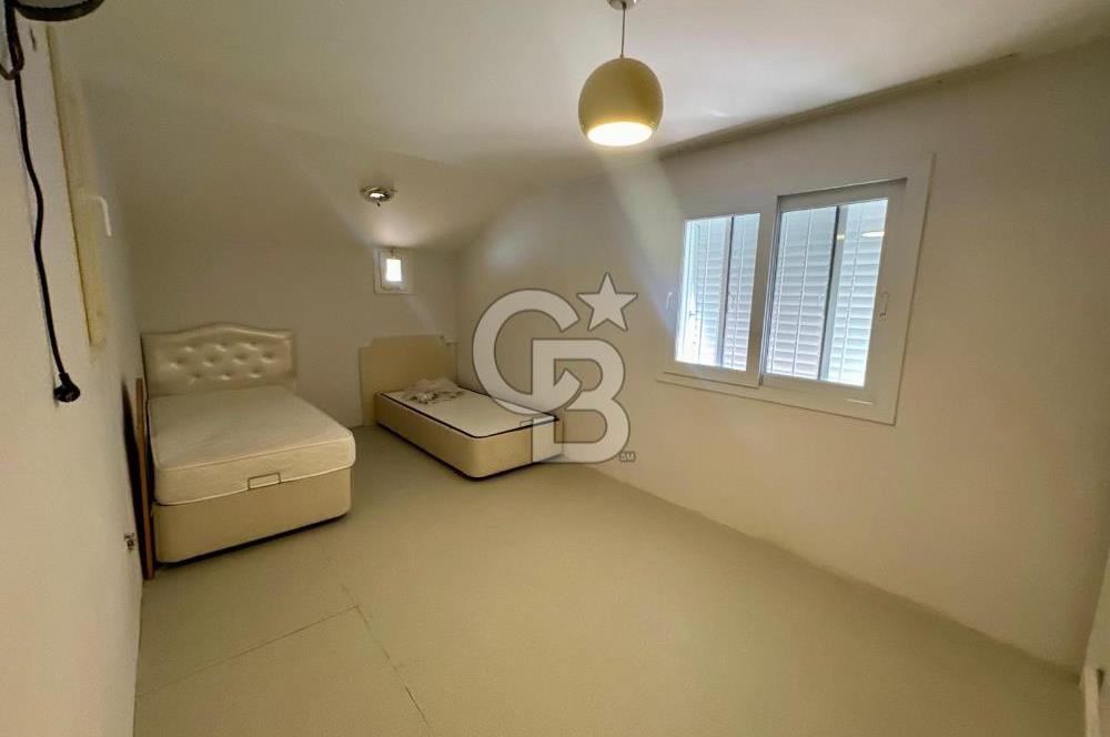 Çeşme Alaçatı' da Satılık Havuzlu Müstakil Villa 
