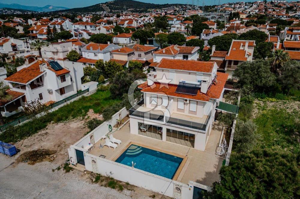 Çeşme Alaçatı' da Satılık Havuzlu Müstakil Villa 