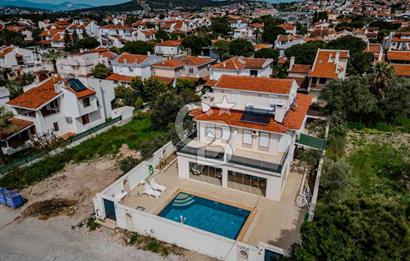 Çeşme Alaçatı' da Satılık Havuzlu Müstakil Villa 