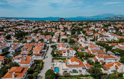 Çeşme Alaçatı' da Satılık Havuzlu Müstakil Villa 