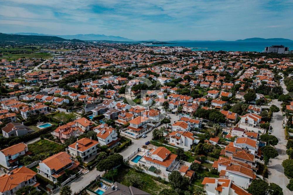Çeşme Alaçatı' da Satılık Havuzlu Müstakil Villa 