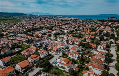 Çeşme Alaçatı' da Satılık Havuzlu Müstakil Villa 