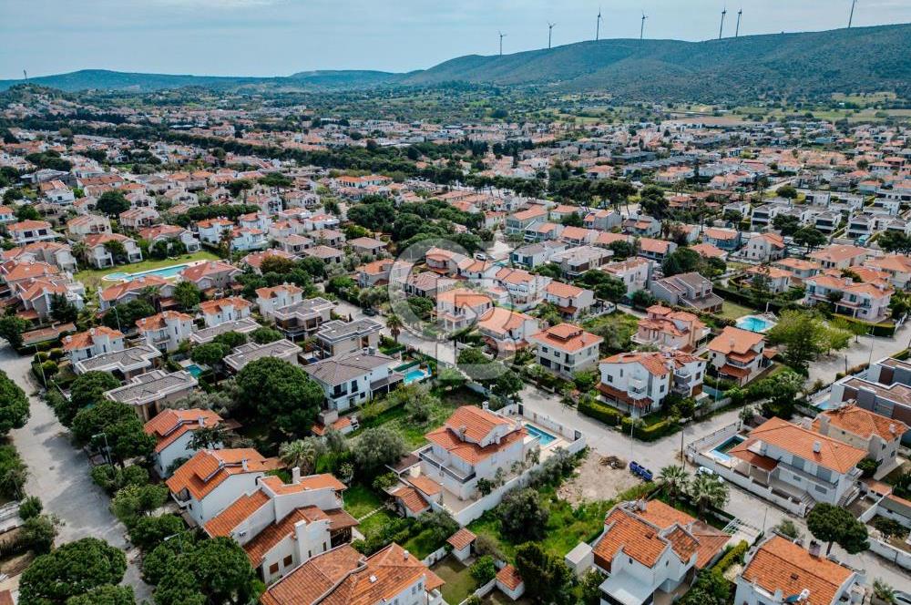 Çeşme Alaçatı' da Satılık Havuzlu Müstakil Villa 