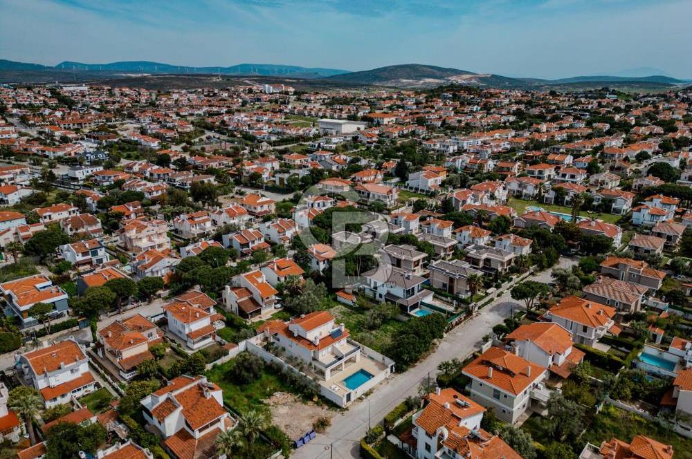 Çeşme Alaçatı' da Satılık Havuzlu Müstakil Villa 