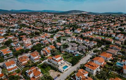 Çeşme Alaçatı' da Satılık Havuzlu Müstakil Villa 