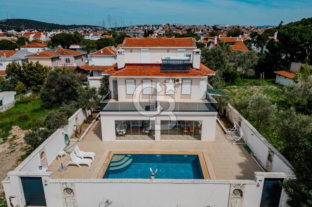 Çeşme Alaçatı' da Satılık Havuzlu Müstakil Villa 