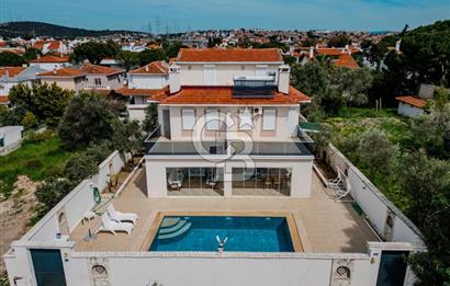 Çeşme Alaçatı' da Satılık Havuzlu Müstakil Villa 