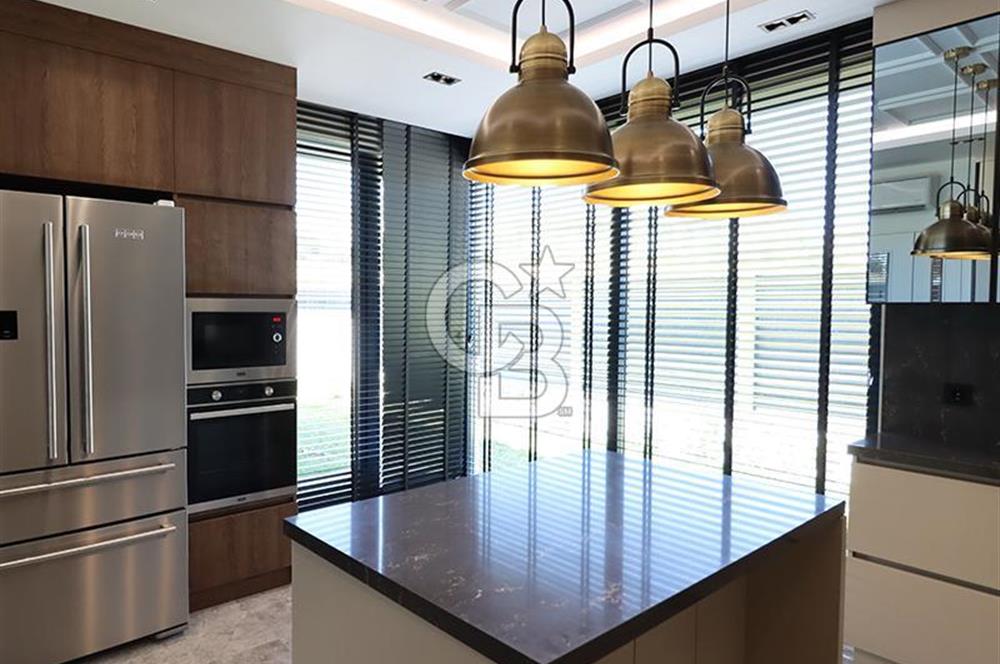 Beylikdüzü Kozan Villaları'nda 5+1 Deniz Manzaralı Satılık Villalar
