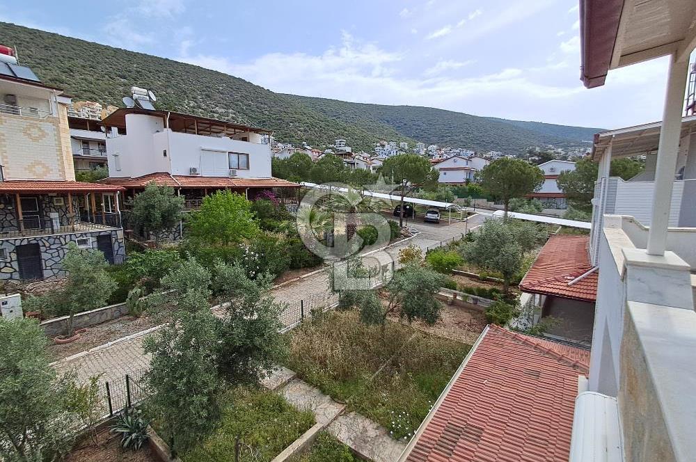 Akbük'te Sevilen Sitede Bahçeli,Deniz Manzaralı 3+1 Bakımlı Villa
