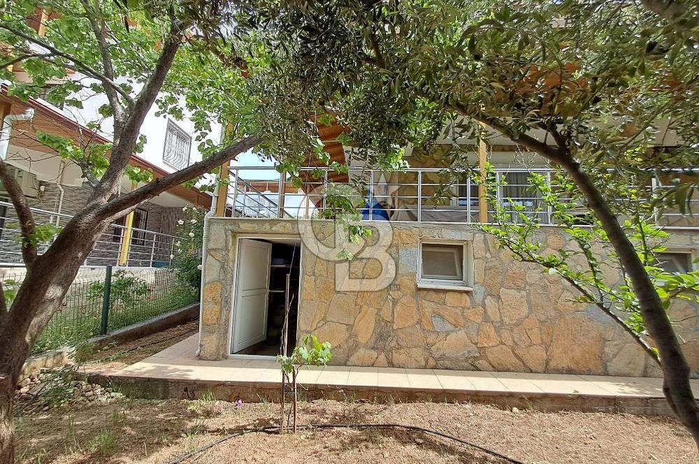 Akbük'te Sevilen Sitede Bahçeli,Deniz Manzaralı 3+1 Bakımlı Villa