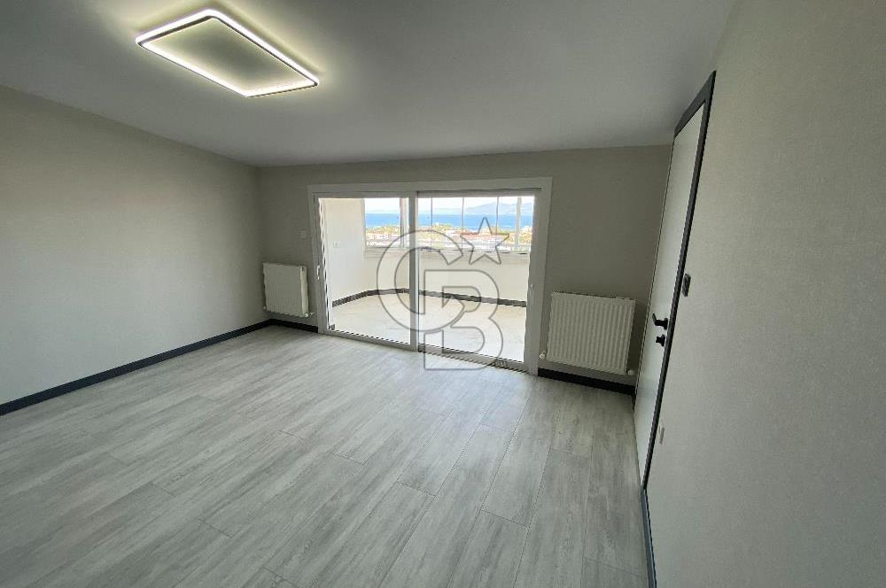 Kuşadası Kadınlar Denizi'nde Deniz Manzaralı Lüks Çatı Dubleks