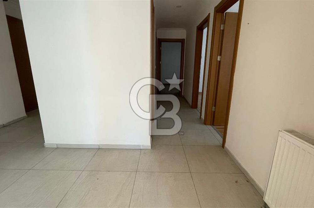 Acıbadem'de Cadde Üzeri Satılık 3+1 Satılık Daire