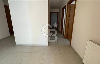 Acıbadem'de Cadde Üzeri Satılık 3+1 Satılık Daire