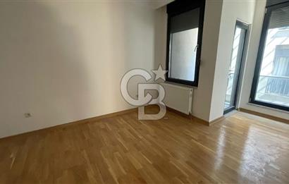 Acıbadem'de Cadde Üzeri Satılık 3+1 Satılık Daire