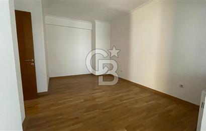 Acıbadem'de Cadde Üzeri Satılık 3+1 Satılık Daire
