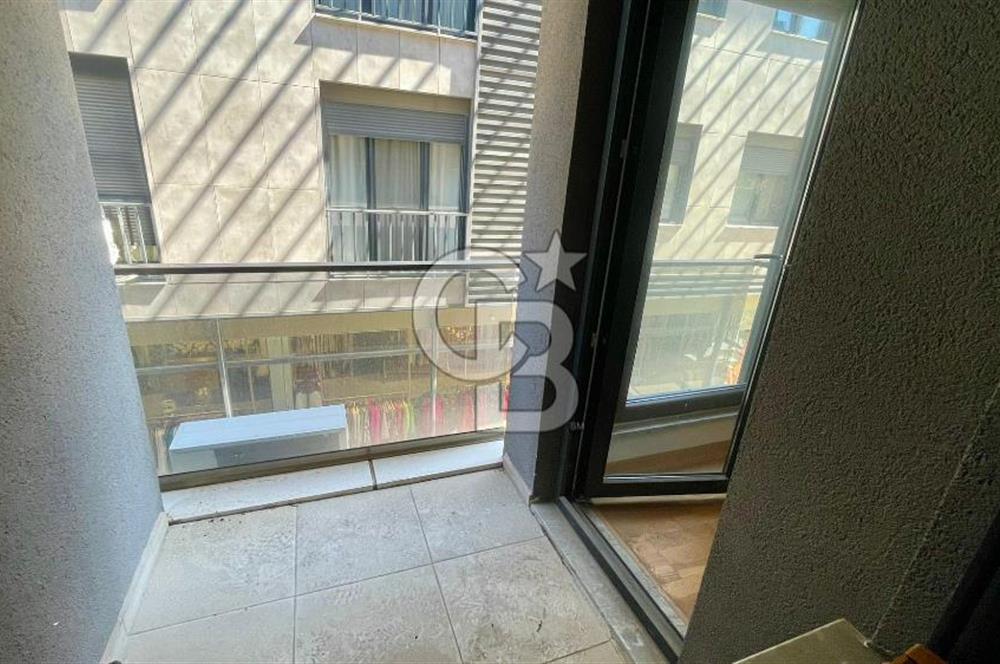 Acıbadem'de Cadde Üzeri Satılık 3+1 Satılık Daire