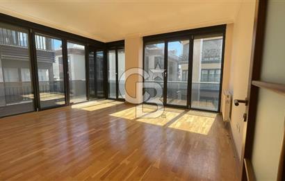 Acıbadem'de Cadde Üzeri Satılık 3+1 Satılık Daire