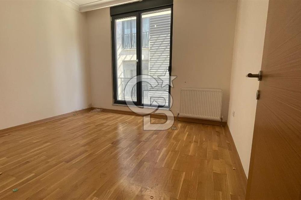 Acıbadem'de Cadde Üzeri Satılık 3+1 Satılık Daire