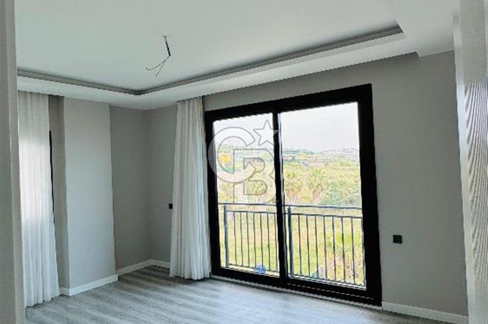 Sarıçam İlçesi Bayram Hacılı Mh.de Göl Manzaralı 4+1 Satılık Villa