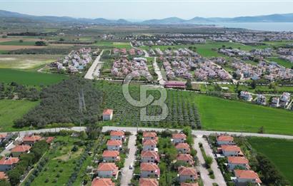 İZMİR DİKİLİ SALİHLERALTINDA 15.042 m² SATILIK ARAZİ