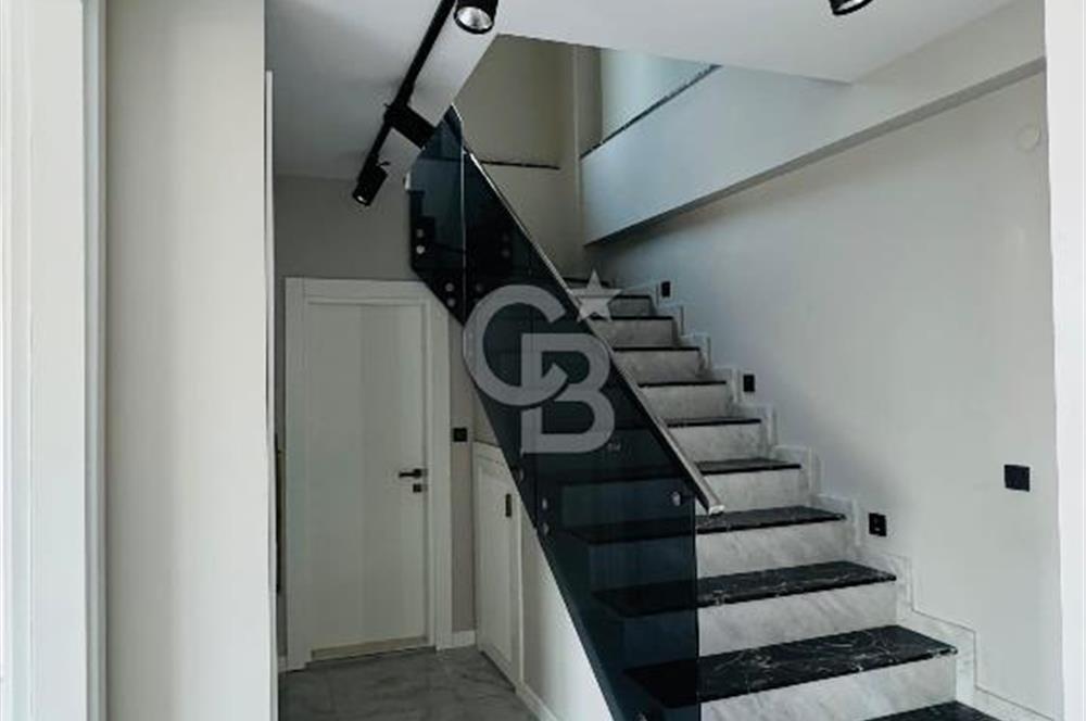 Sarıçam İlçesi Bayram Hacılı Mh.de Göl Manzaralı 4+1 Satılık Villa