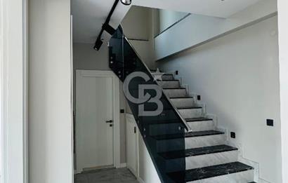 Sarıçam İlçesi Bayram Hacılı Mh.de Göl Manzaralı 4+1 Satılık Villa